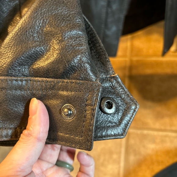 Eddie Bauer Women’s XS full grain leather jacket - Picture 4 of 11
